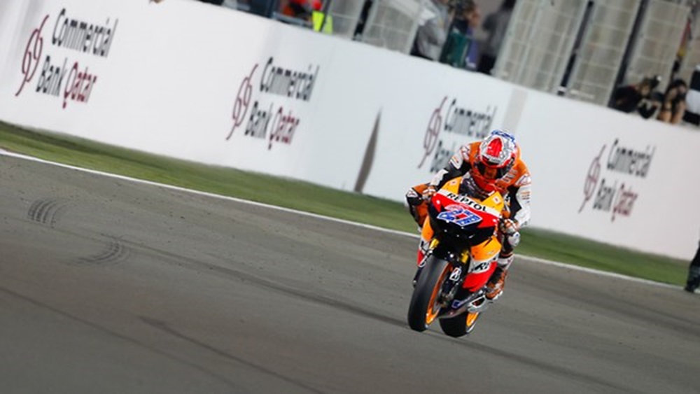 Stoner Starts Season With Qatar Victory; Lorenzo Surprising Second