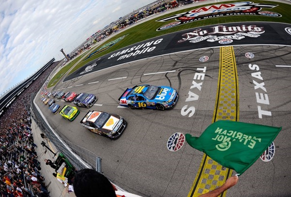Race Recap: Stewart Wins 4th Chase Race, Trims Edwards' Lead to 3 