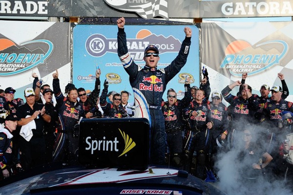 Race Recap: Kahne Wins At Phoenix; Edwards, Stewart Race To Dead Heat