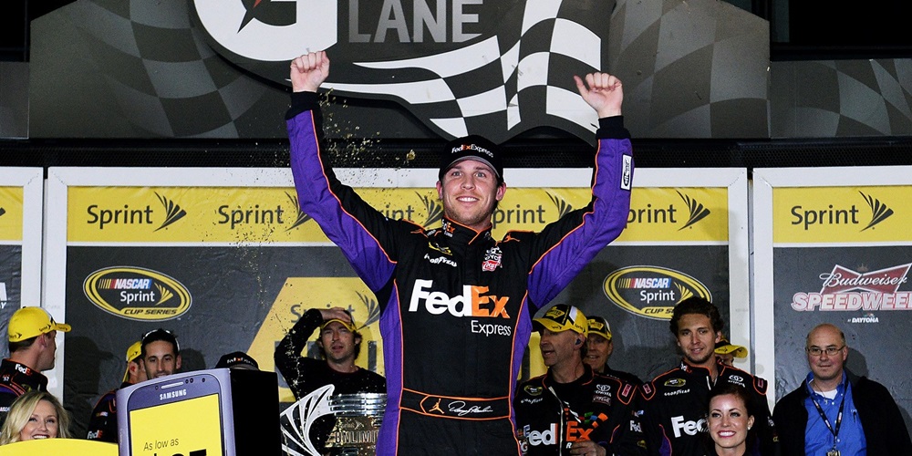 Hamlin Survives Wreckfest in NASCAR Sprint Unlimited