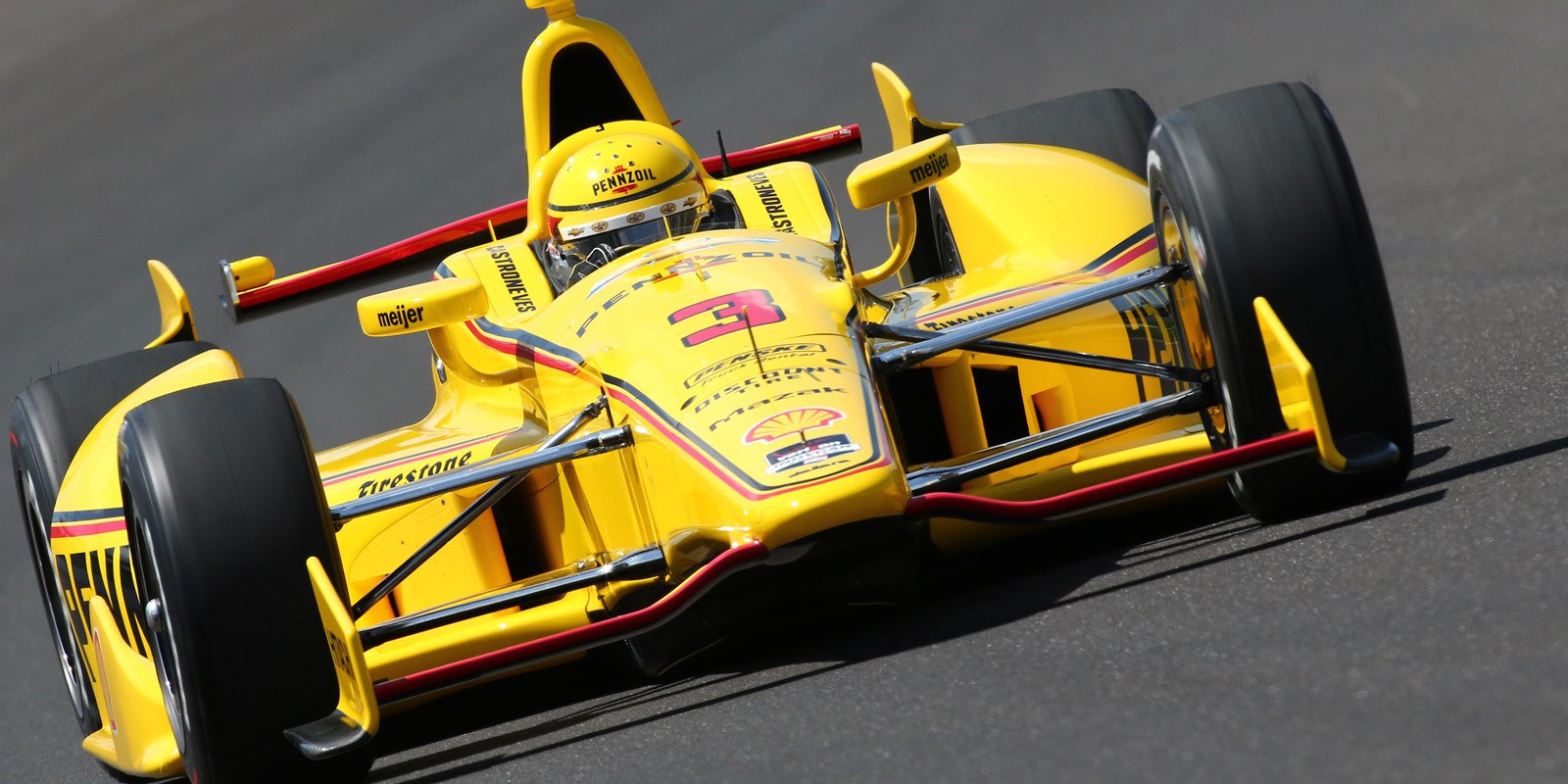 Castroneves Passes 227 MPH in &#39;Fast Friday&#39; Preview