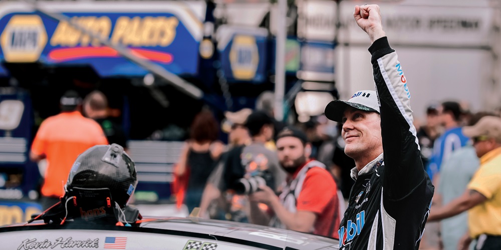 Harvick wins 2019 Brickyard 400