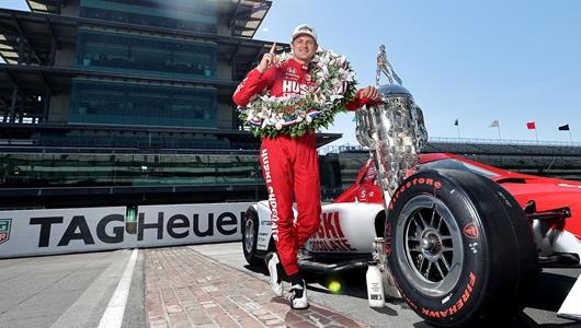 Marcus Ericsson with Borg Warner trophy
