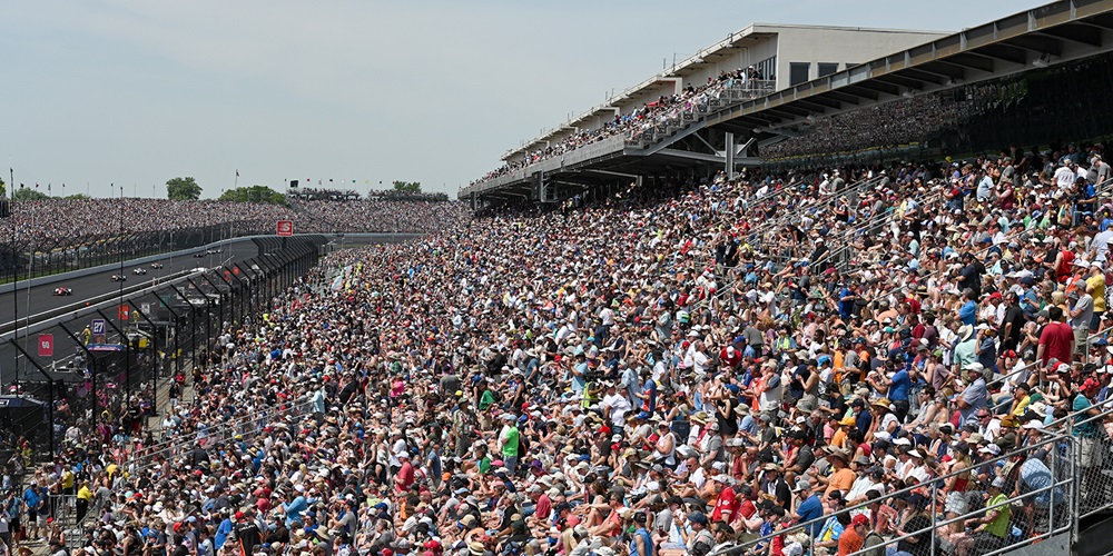 Crowd at IMS