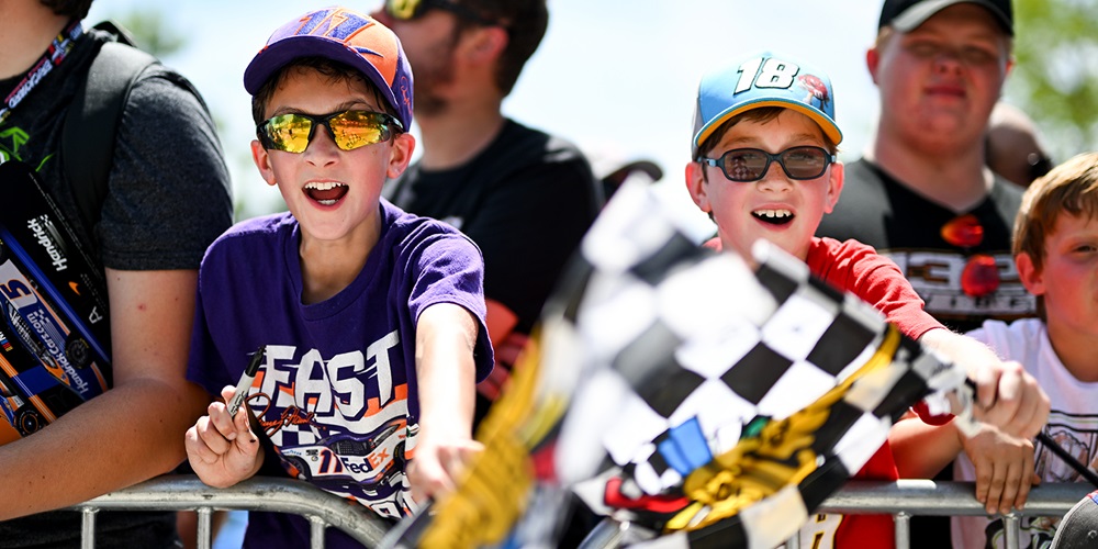 Brickyard 400 fans