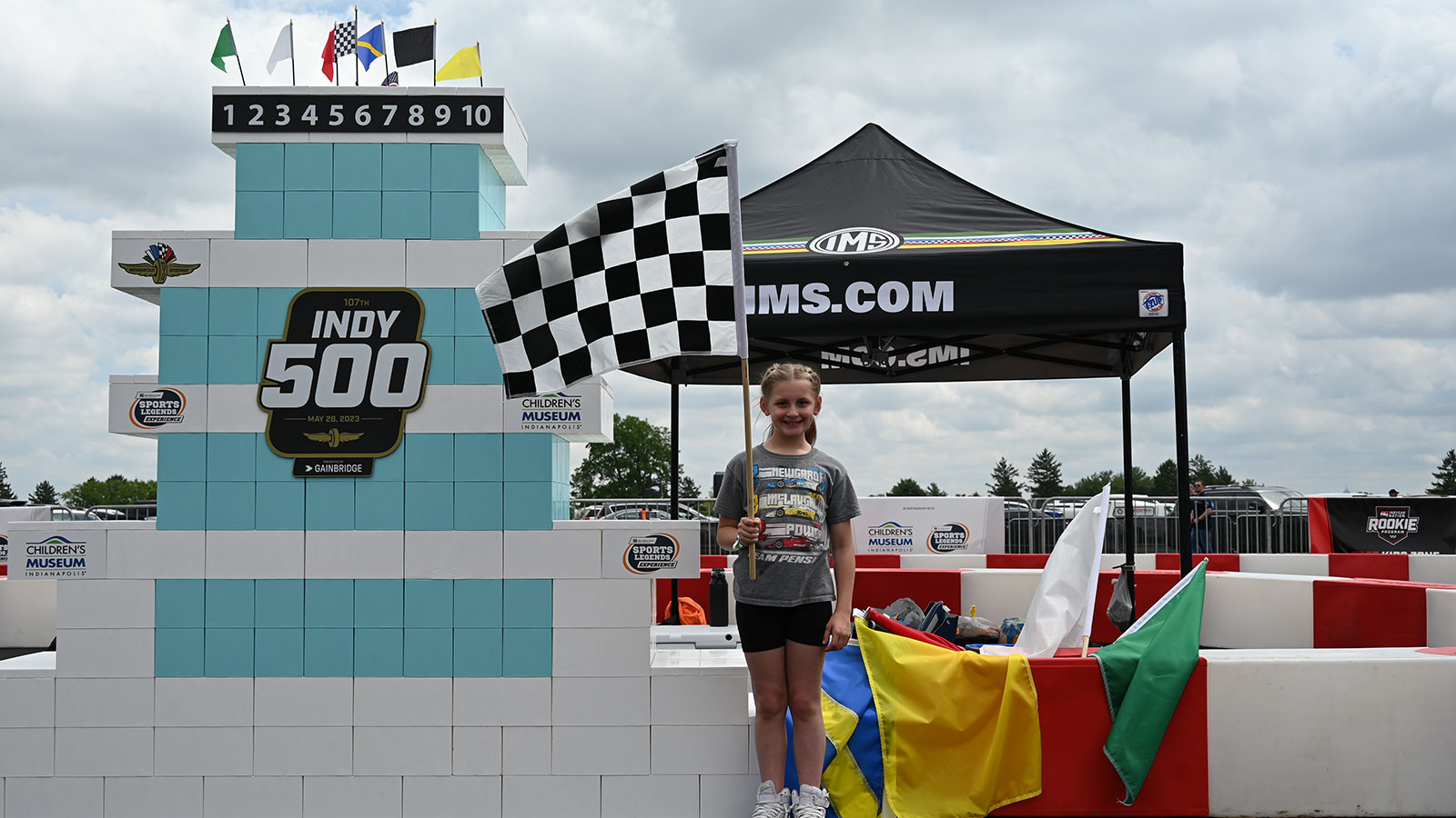 A child enjoys the Midway