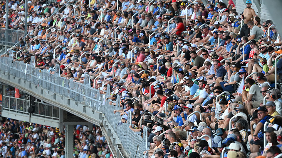 Fans watch the Brickyard 400