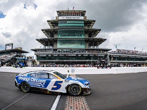 Kyle Larson crosses the yard of bricks
