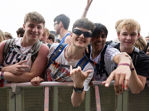 The crowd of the Snake Pit