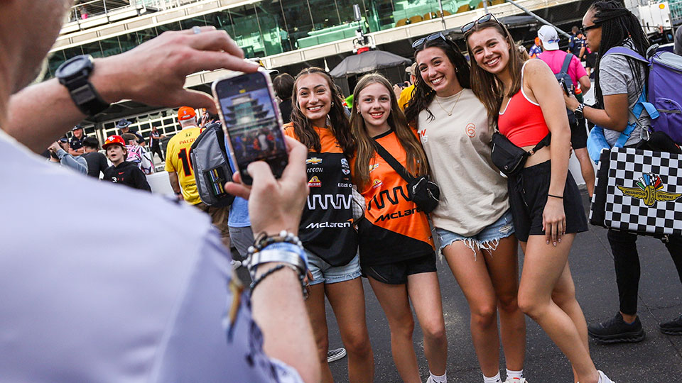 Girls pose in front of the pagoda