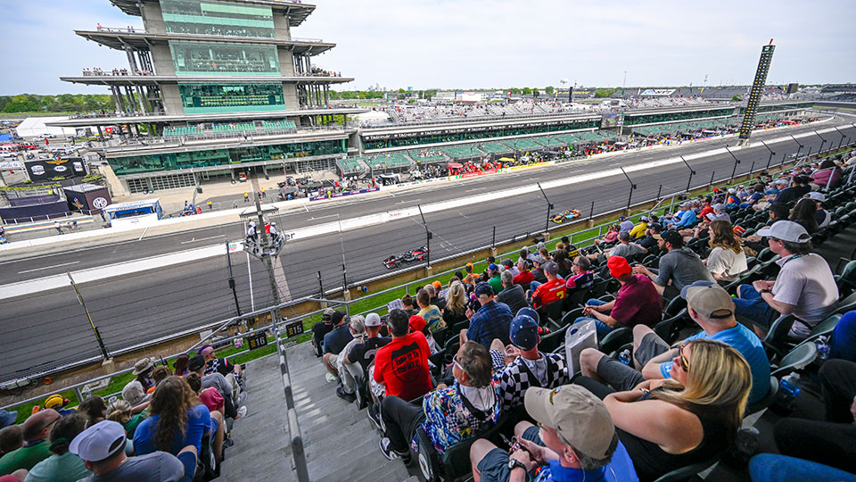 Fans watch the Sonsio Grand Prix