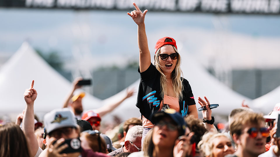 A woman on the shoulders 